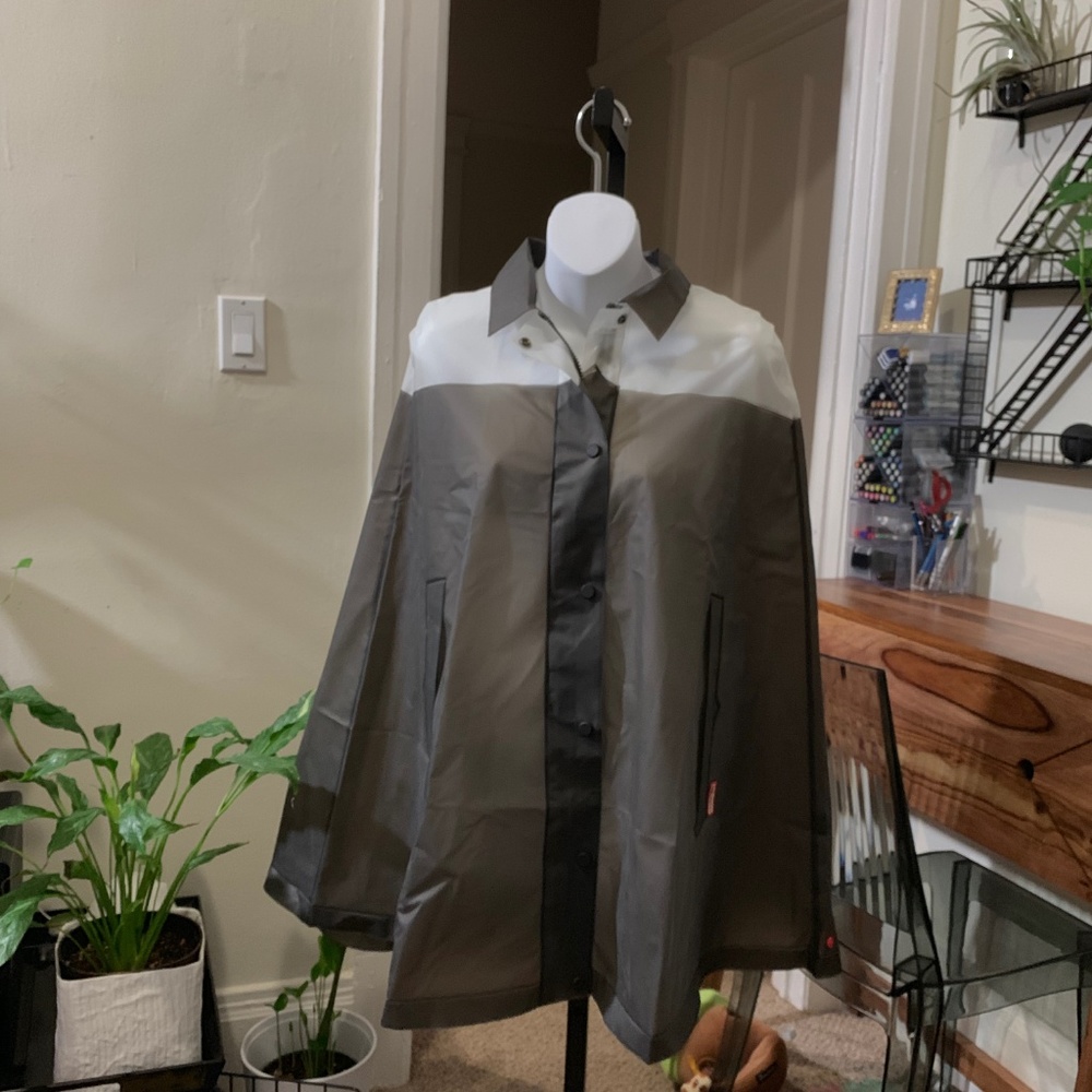 Rain Cape NWT